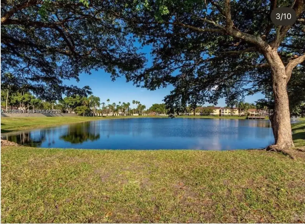 6552 NW 172nd Ln, Hialeah FL 33015 photo 2