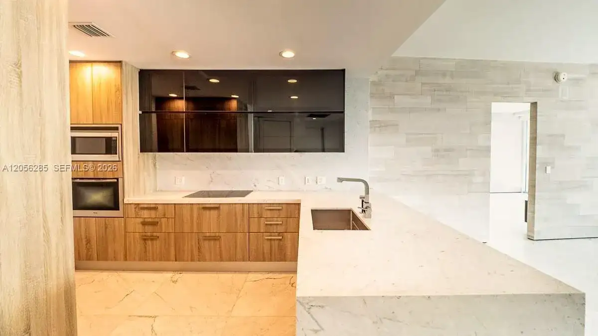 200 Biscayne Boulevard Way # 5104, Miami FL 33131 photo 2