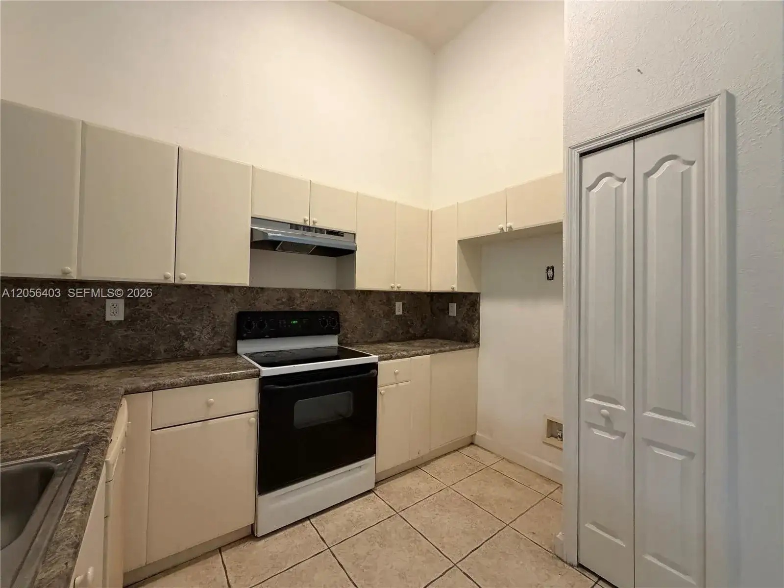 1661 SE 28th St # 204, Homestead FL 33035 photo 2
