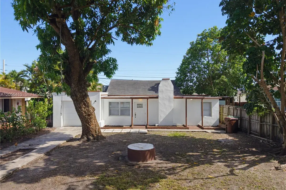 76 W 14 St, Hialeah FL 33010
