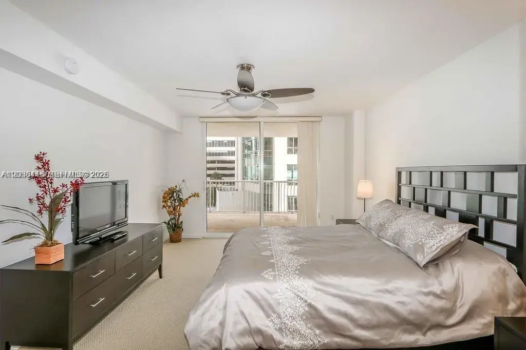 1200 Brickell Bay Dr # 1518, Miami FL 33131