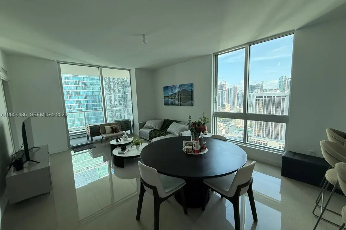 300 S Biscayne Blvd # 3301, Miami FL 33131