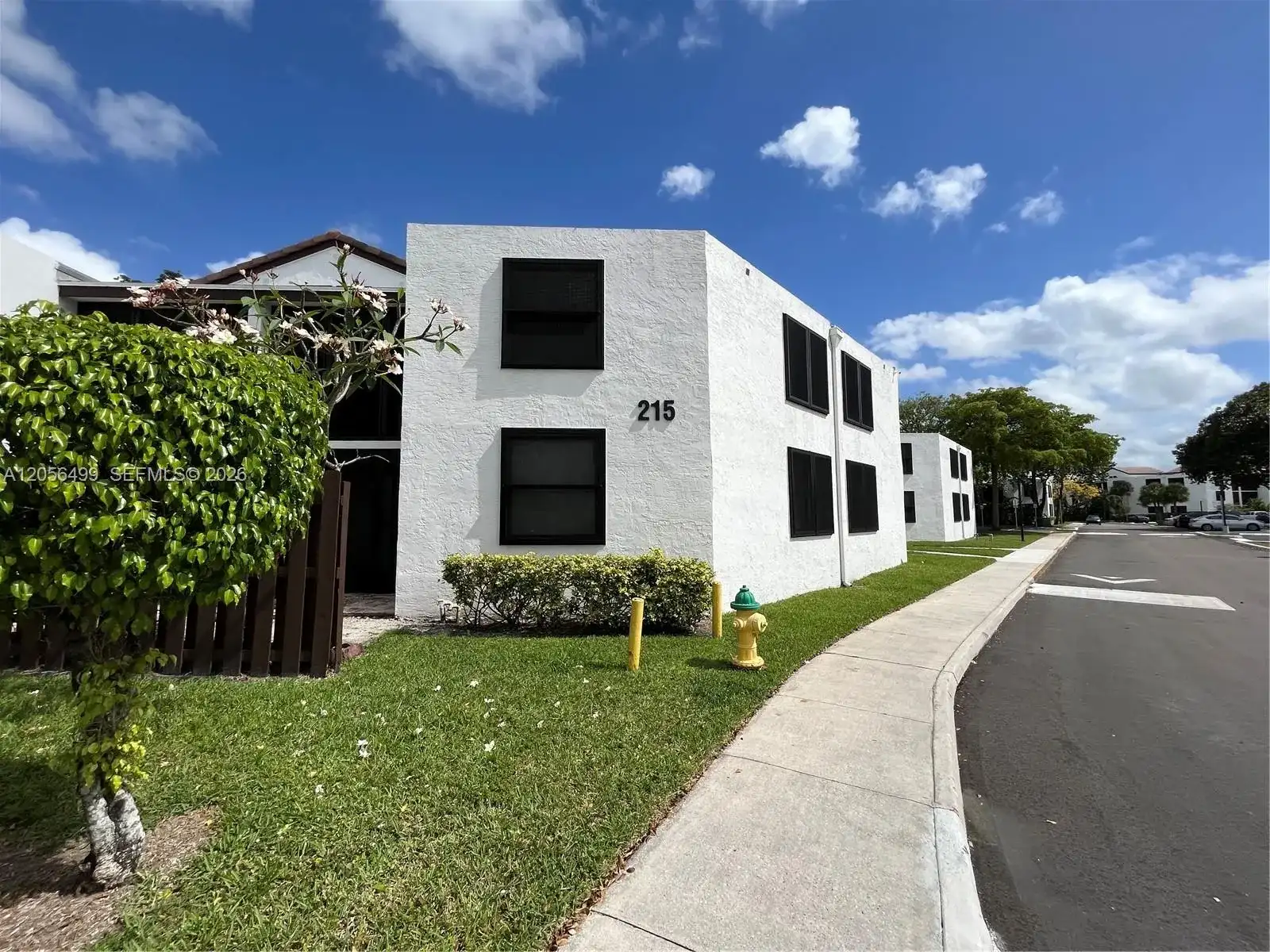 215 Lake Pointe Dr # 104, Oakland Park FL 33309