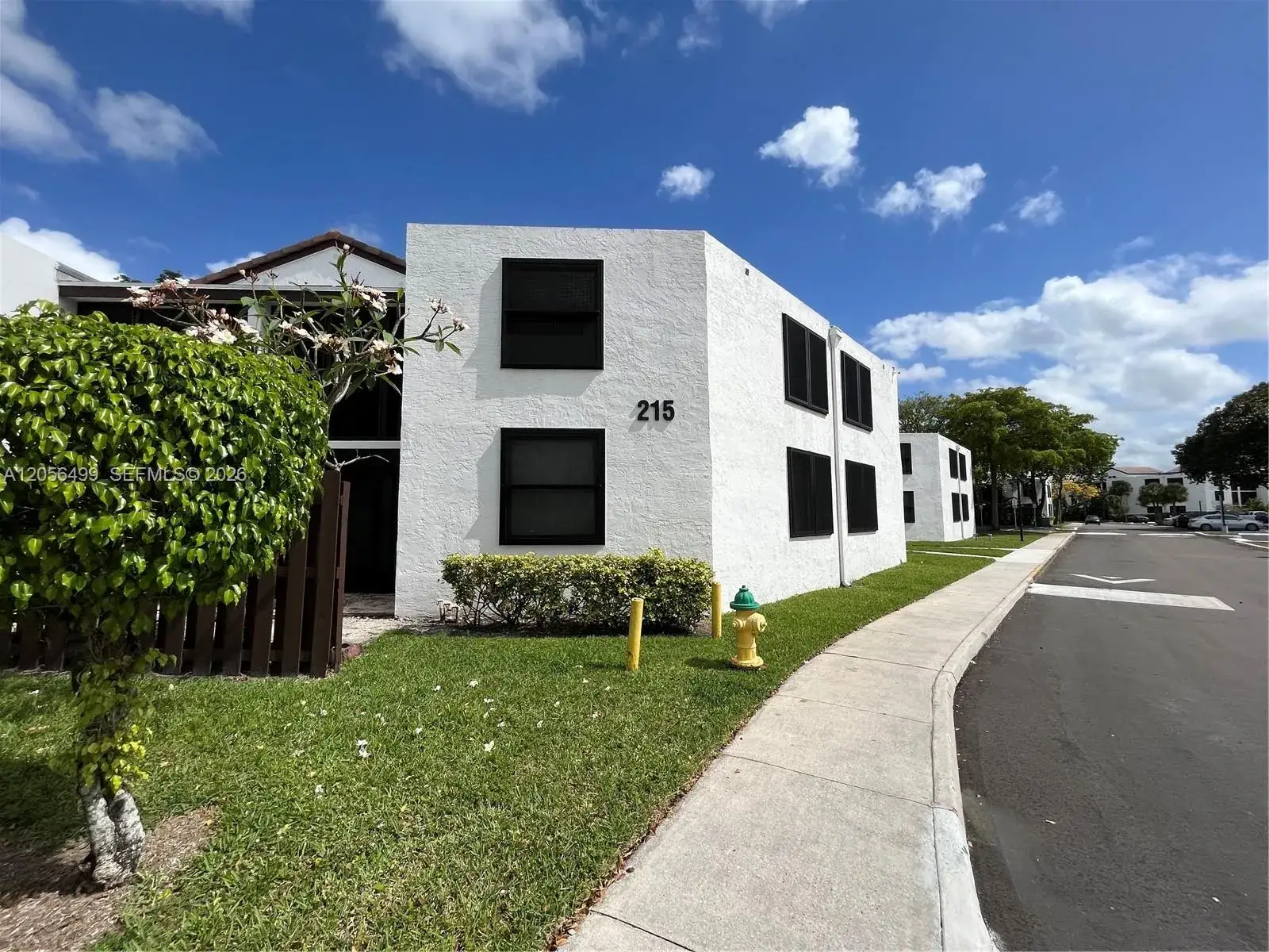 215 Lake Pointe Dr # 104, Oakland Park FL 33309