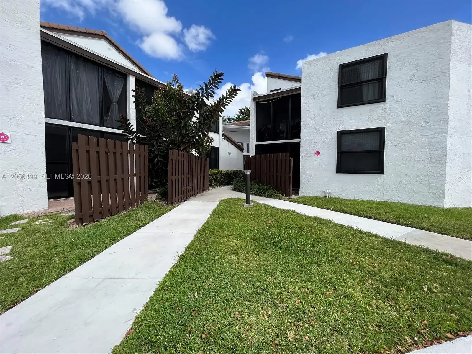 215 Lake Pointe Dr # 104, Oakland Park FL 33309 photo 2