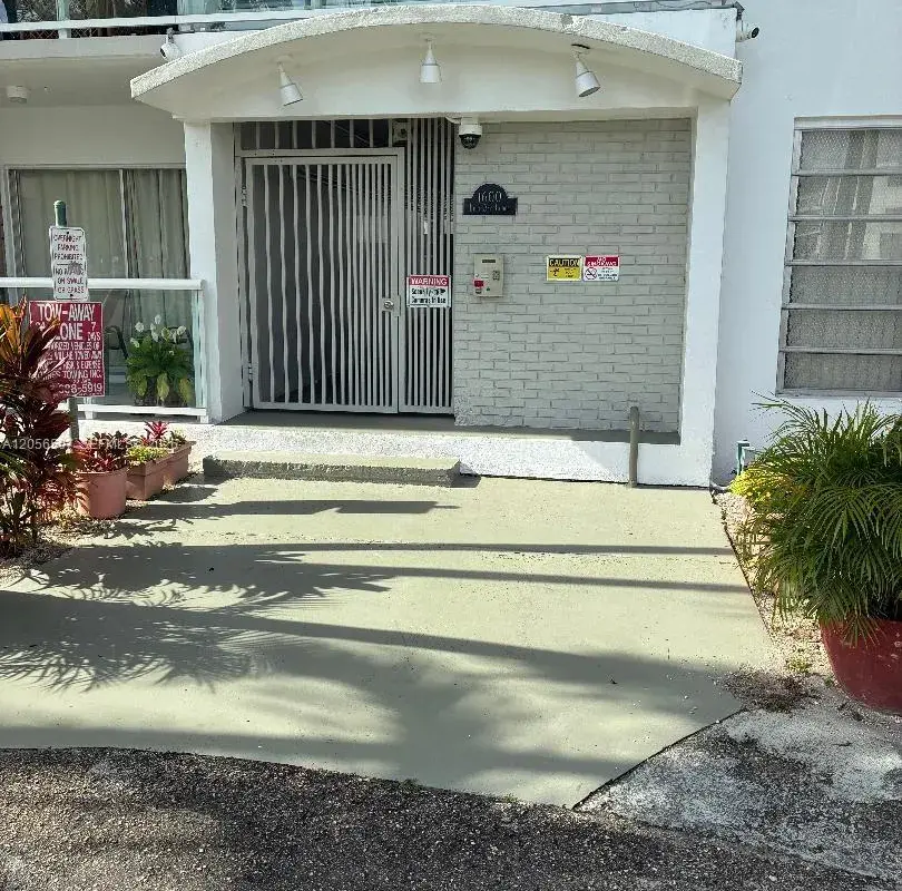 1600 NE 114th St # 106, Miami FL 33181