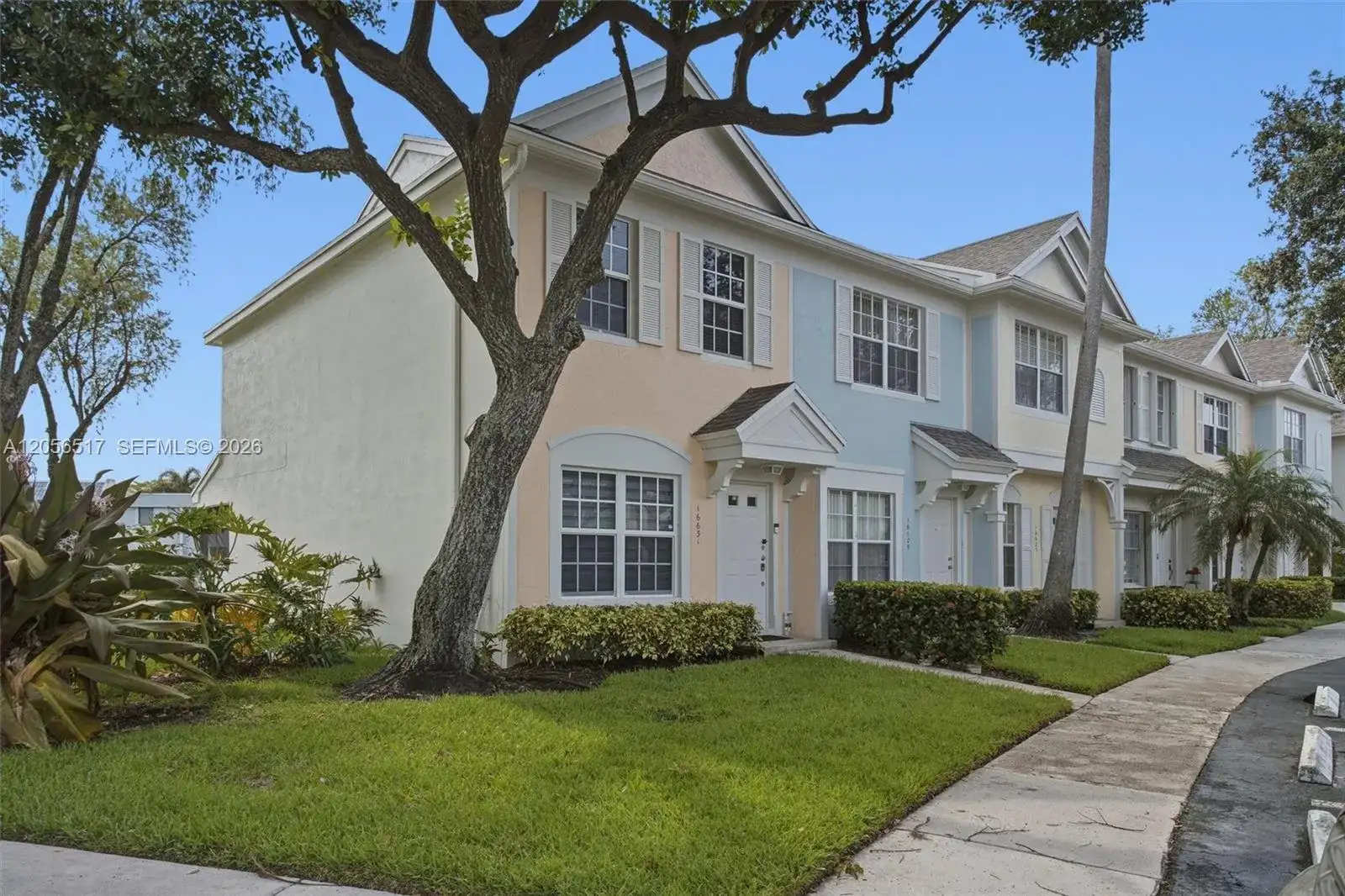 16631 Hemingway Dr, Weston FL 33326 photo 2