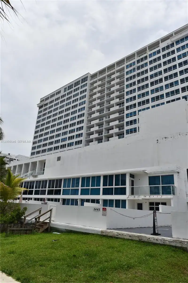 5555 Collins Ave # 8K, Miami Beach FL 33140 photo 2