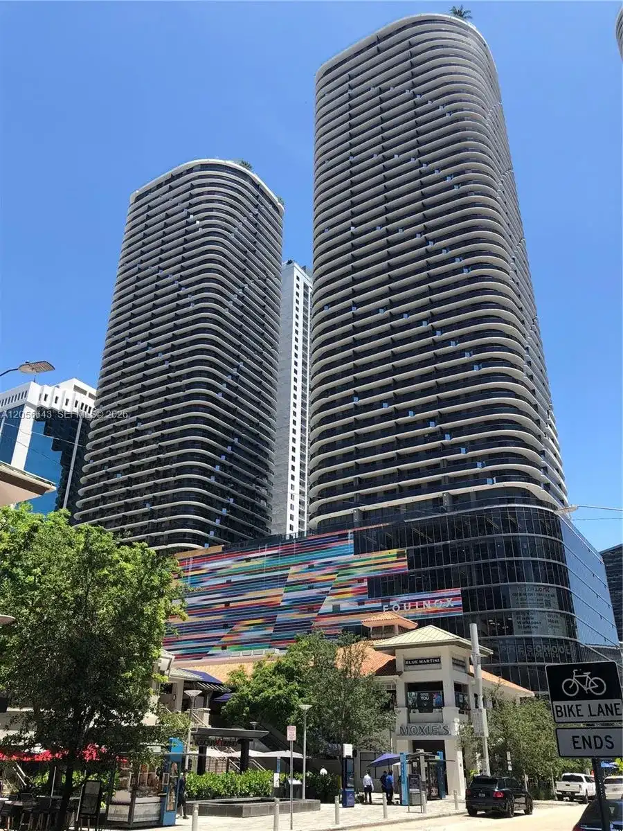 55 SW 9th St # 1704, Miami FL 33130