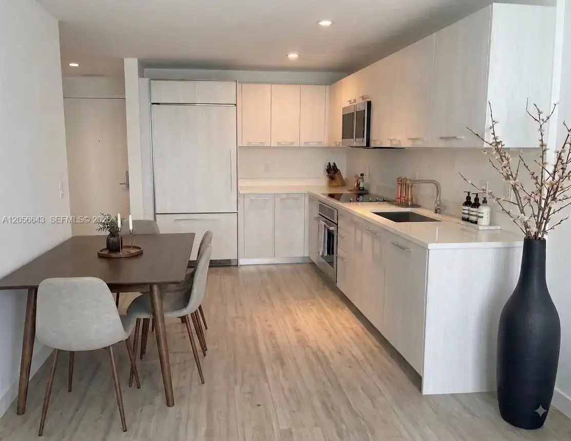 55 SW 9th St # 1704, Miami FL 33130 photo 3