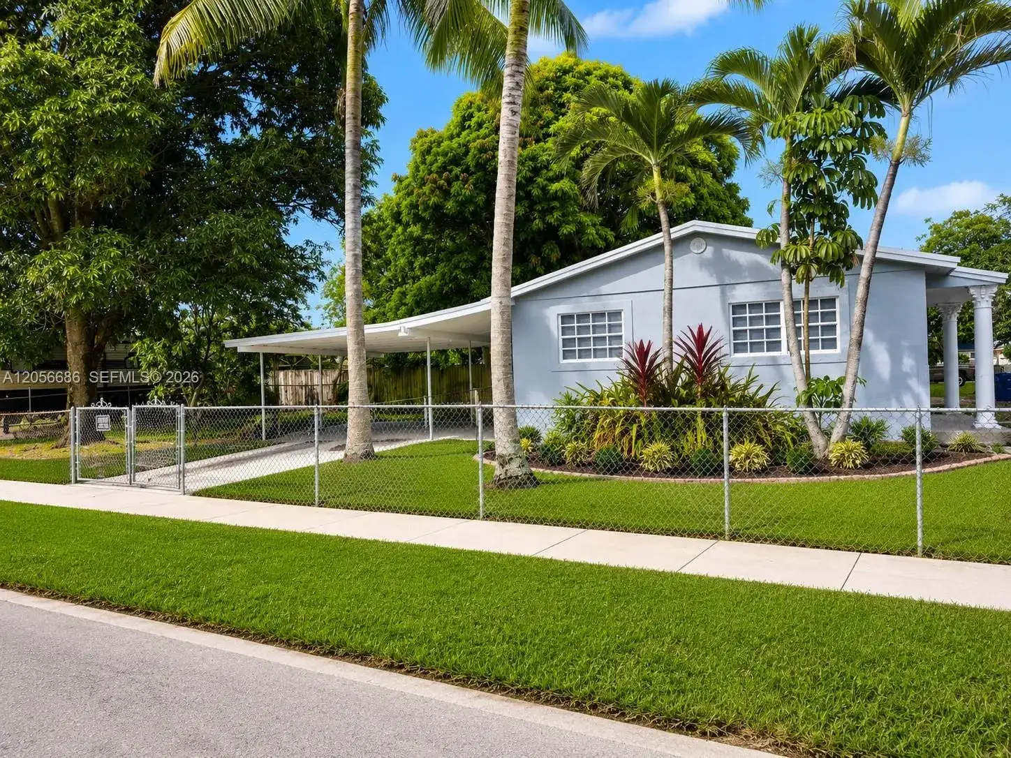17981 NW 22nd Ct, Miami Gardens FL 33056 photo 2