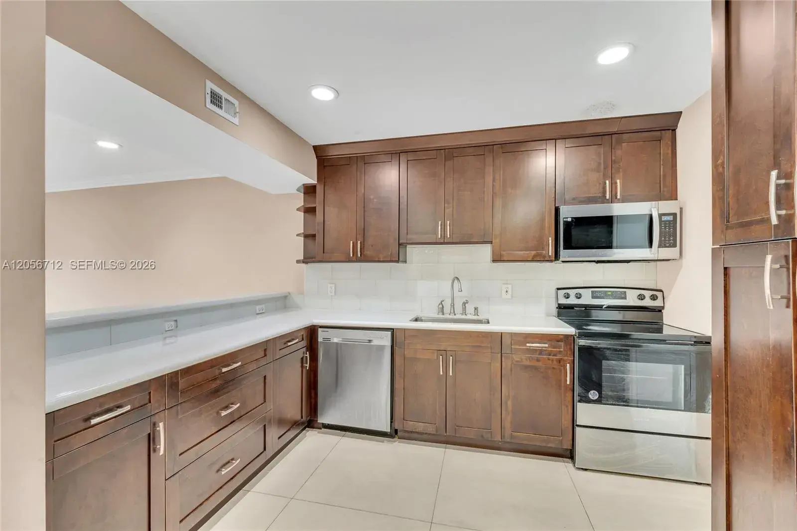 4848 NW 24th Ct # 118, Lauderdale Lakes FL 33313