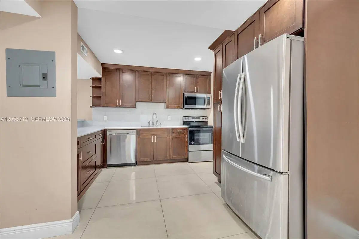 4848 NW 24th Ct # 118, Lauderdale Lakes FL 33313