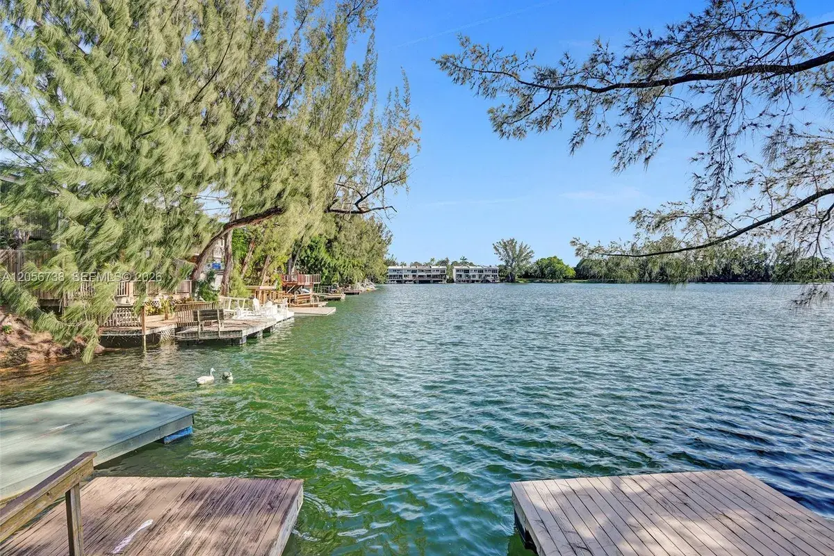 4863 SW 71st Pl, Miami FL 33155