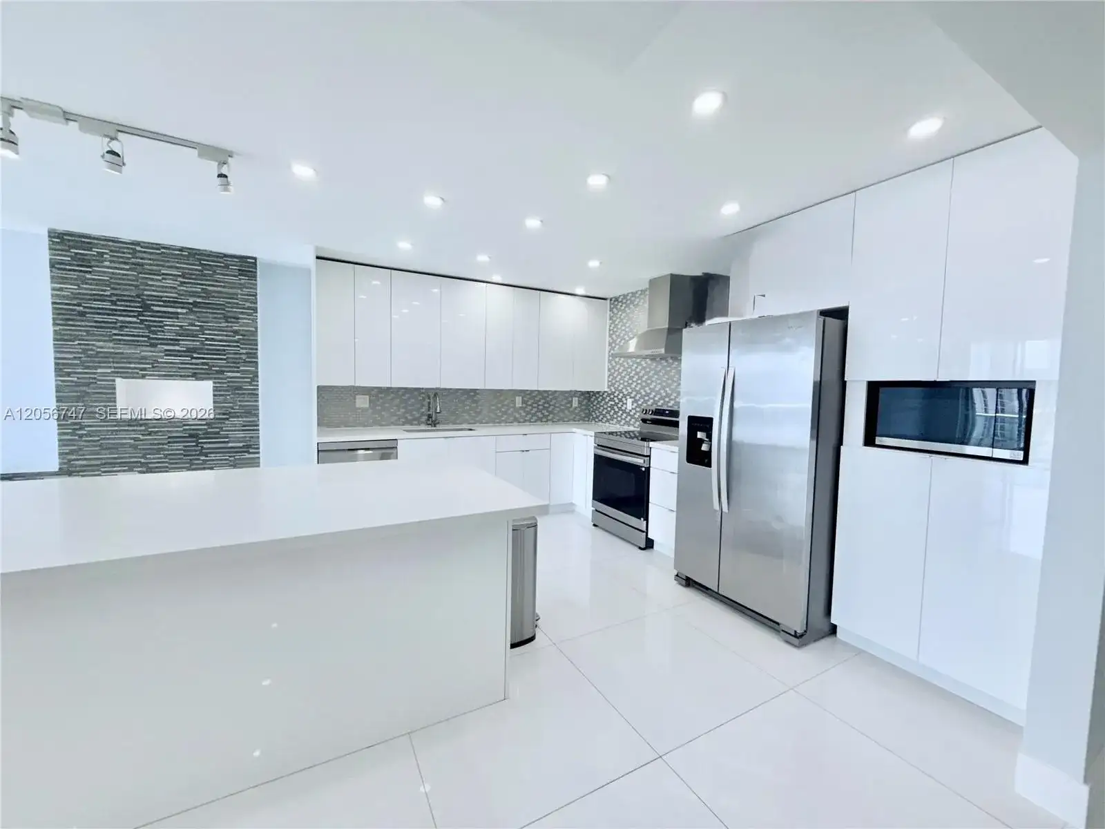 19390 Collins Ave # 907, Sunny Isles Beach FL 33160 photo 2