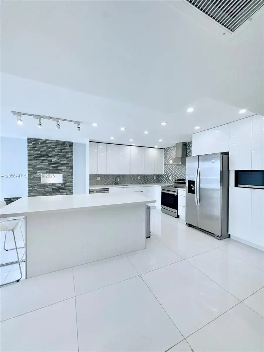 19390 Collins Ave # 907, Sunny Isles Beach FL 33160 photo 3