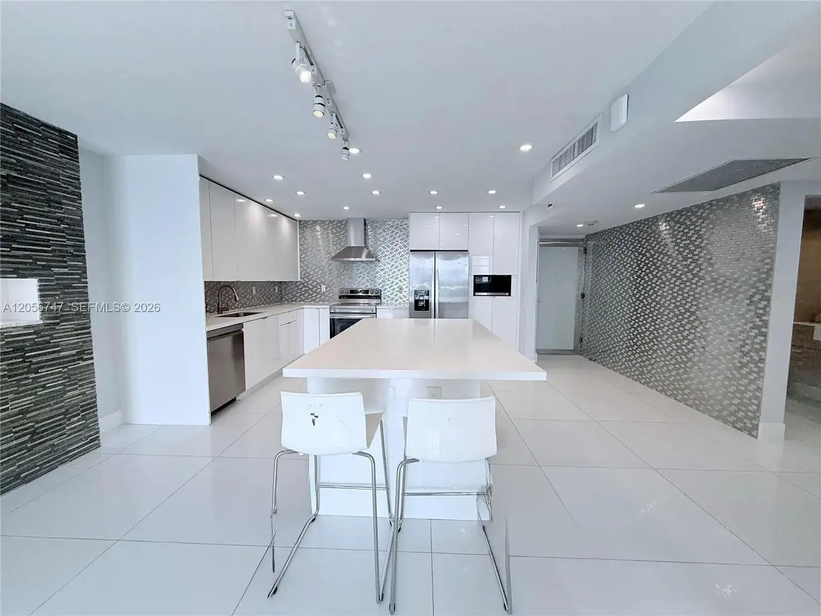 19390 Collins Ave # 907, Sunny Isles Beach FL 33160 photo 4
