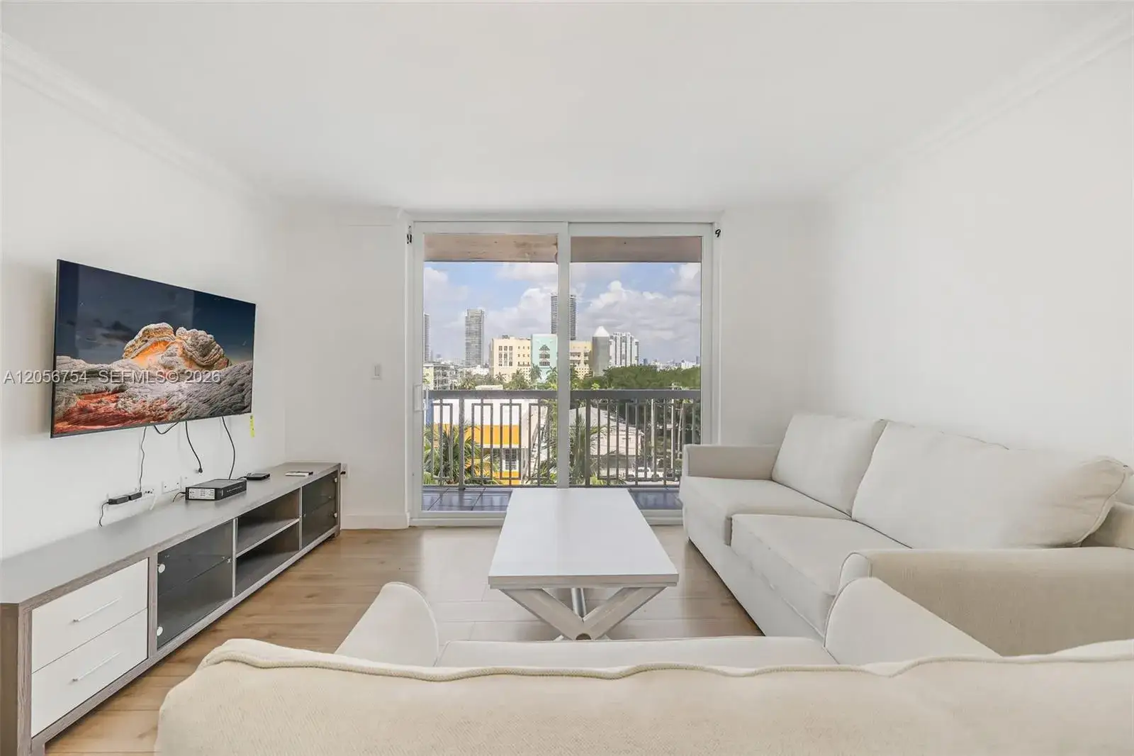 1 bedroom 1 bath Residential for sale at 401 Ocean Dr # 602, Miami Beach FL 33139