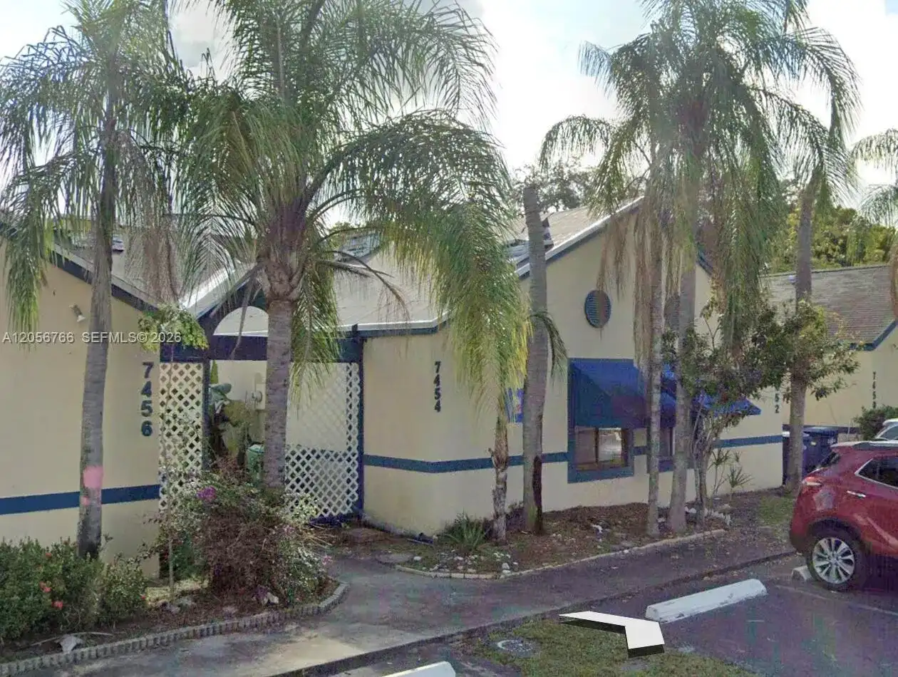 7454 NW 34th St, Lauderhill FL 33319