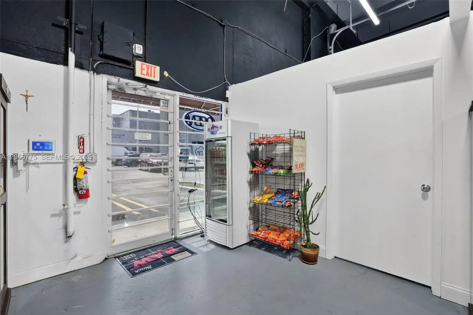 Wholesale, Distribution and Smoke Shop for Sale off 836 Expressway, Miami FL 33126 photo 3