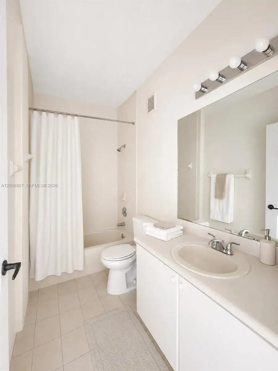 17650 NW 73rd Ave # 18, Hialeah FL 33015 photo 4