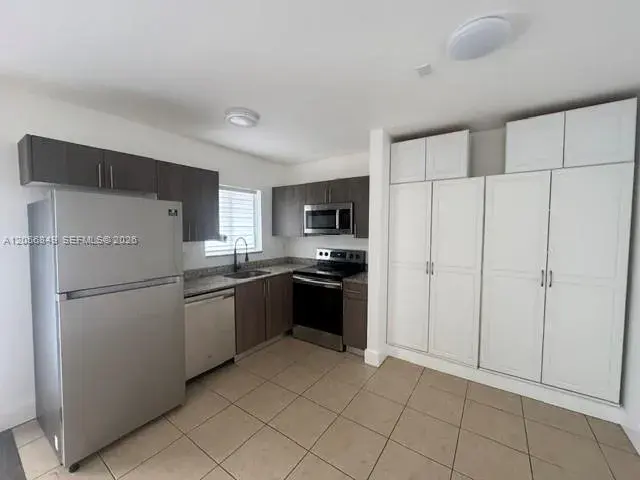 920 SE 2nd Ave # 7, Hallandale Beach FL 33009