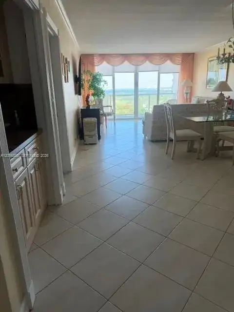 5601 Collins Ave # 1723, Miami Beach FL 33140 photo 5