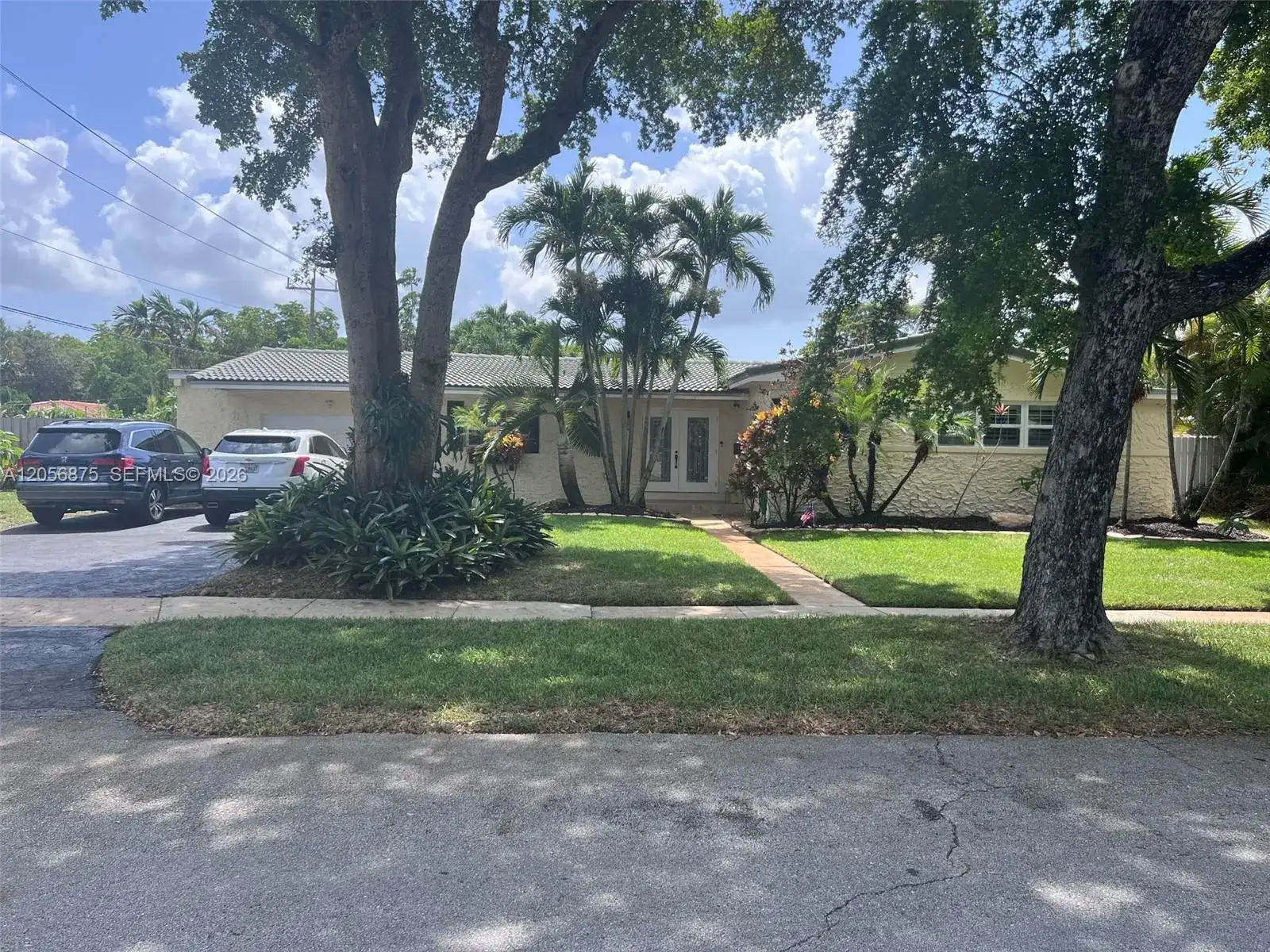 880 Azalea Ct, Plantation FL 33317 photo 3