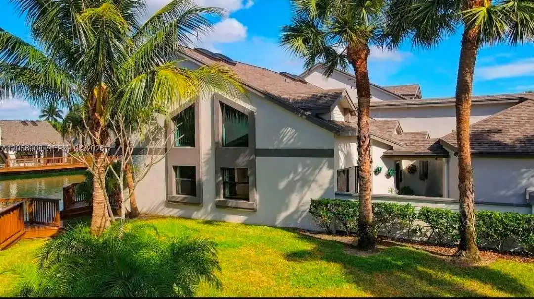 802 Landings Blvd, Green Acres FL 33413