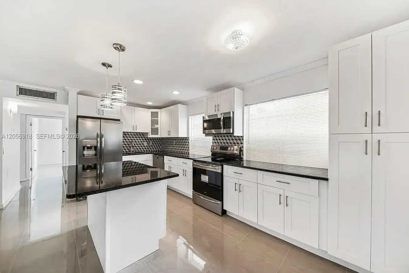 899 Normandy # 899, Delray Beach FL 33484 photo 3
