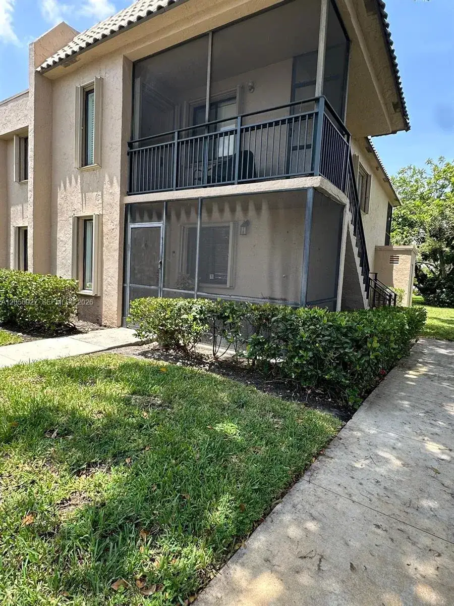 320 Racquet Club Rd # 104, Weston FL 33326