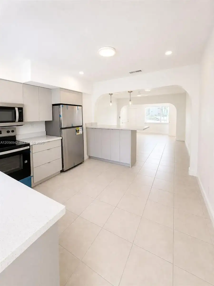 2249 Johnson St, Hollywood FL 33020 photo 2