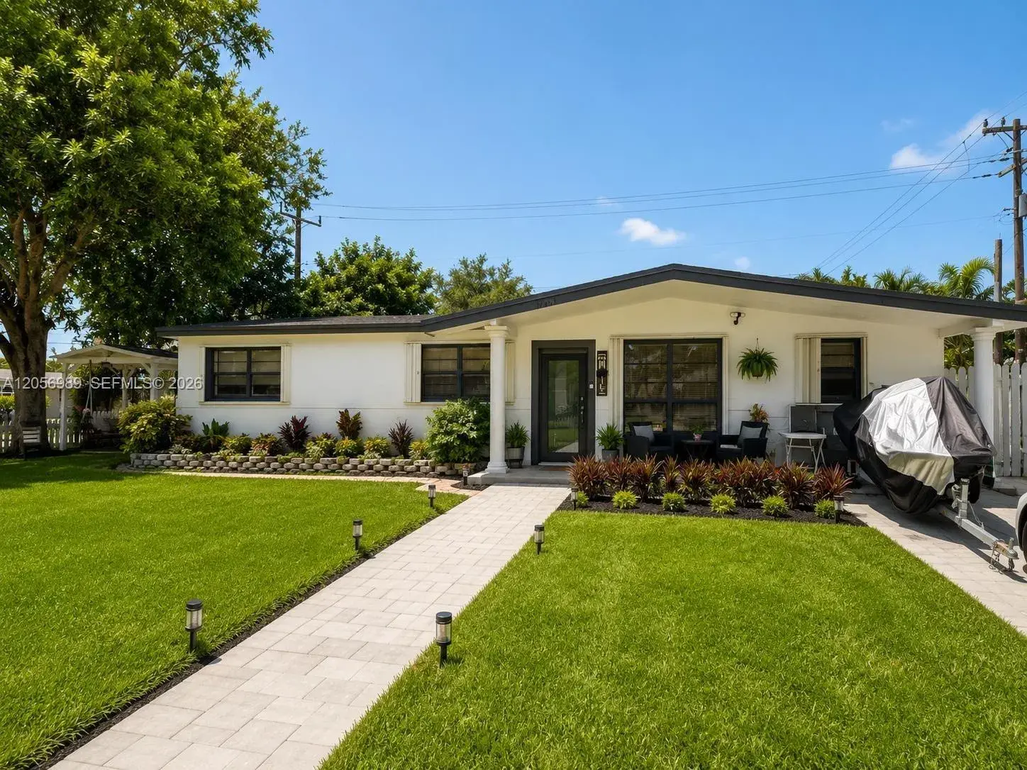 7061 Moseley St, Hollywood FL 33024
