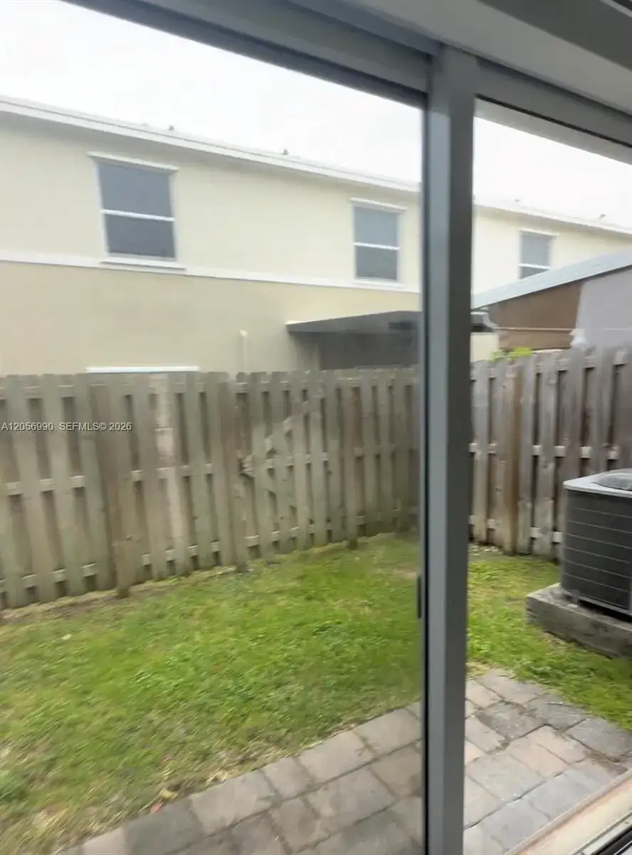 561 NE 5th St, Florida City FL 33034 photo 4