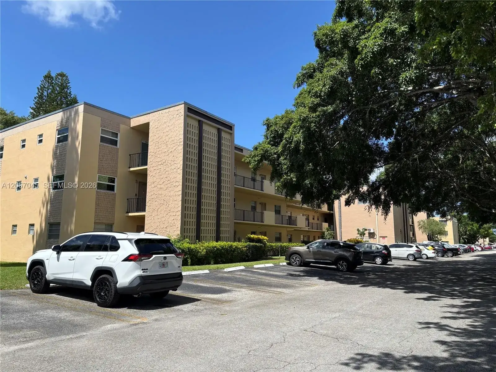 100 Ashbury Rd # 107, Hollywood FL 33024 photo 4