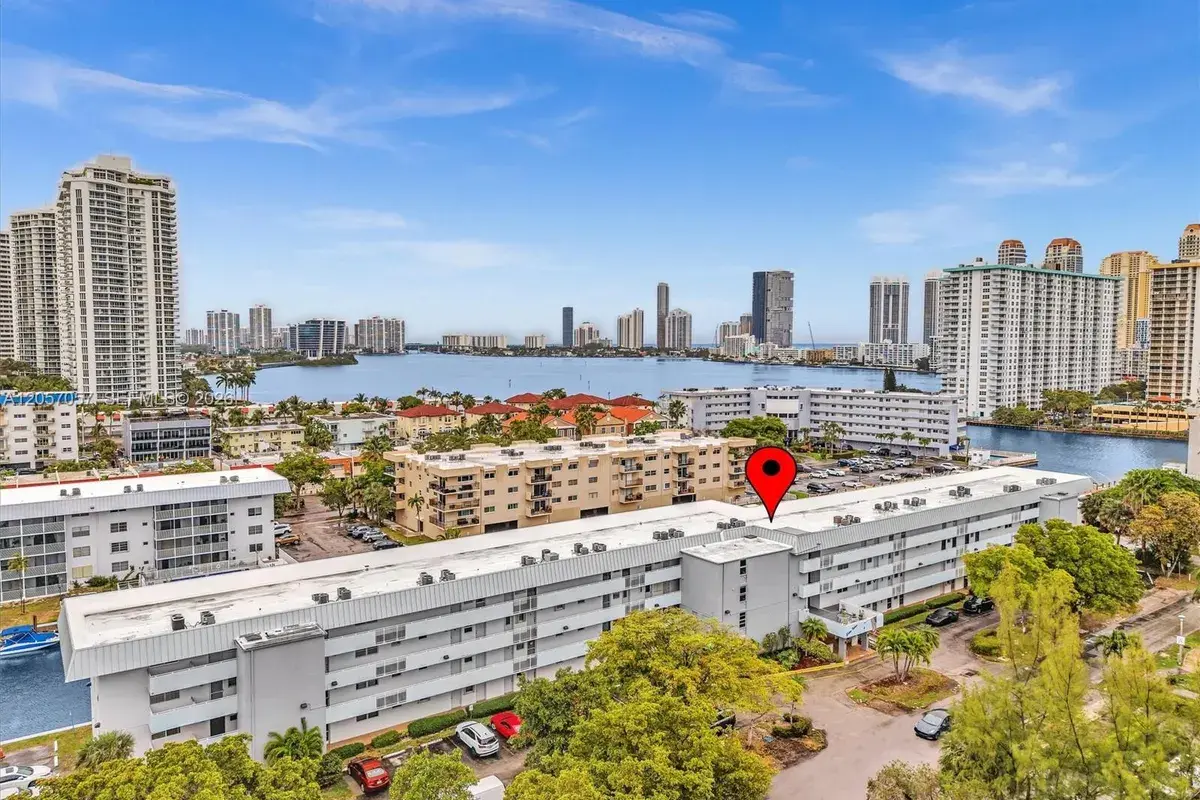 3600 NE 170th St # 211, North Miami Beach FL 33160