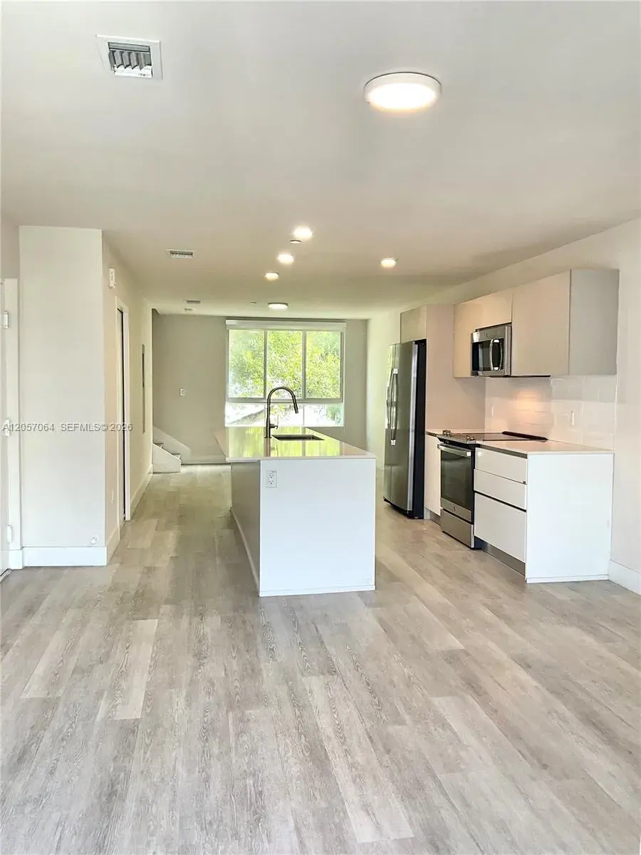 2555 NE 193rd St # 2206, Miami FL 33180