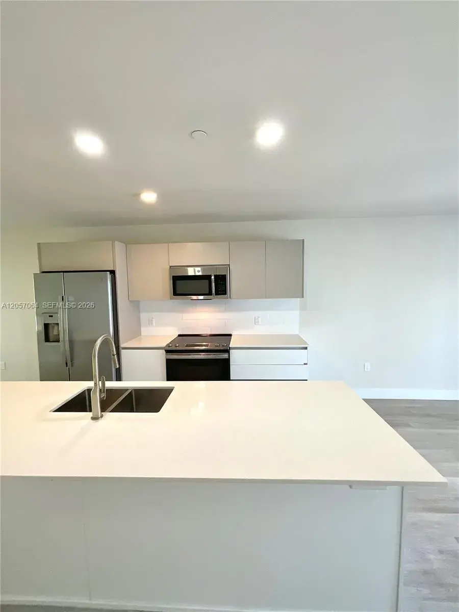 2555 NE 193rd St # 2206, Miami FL 33180