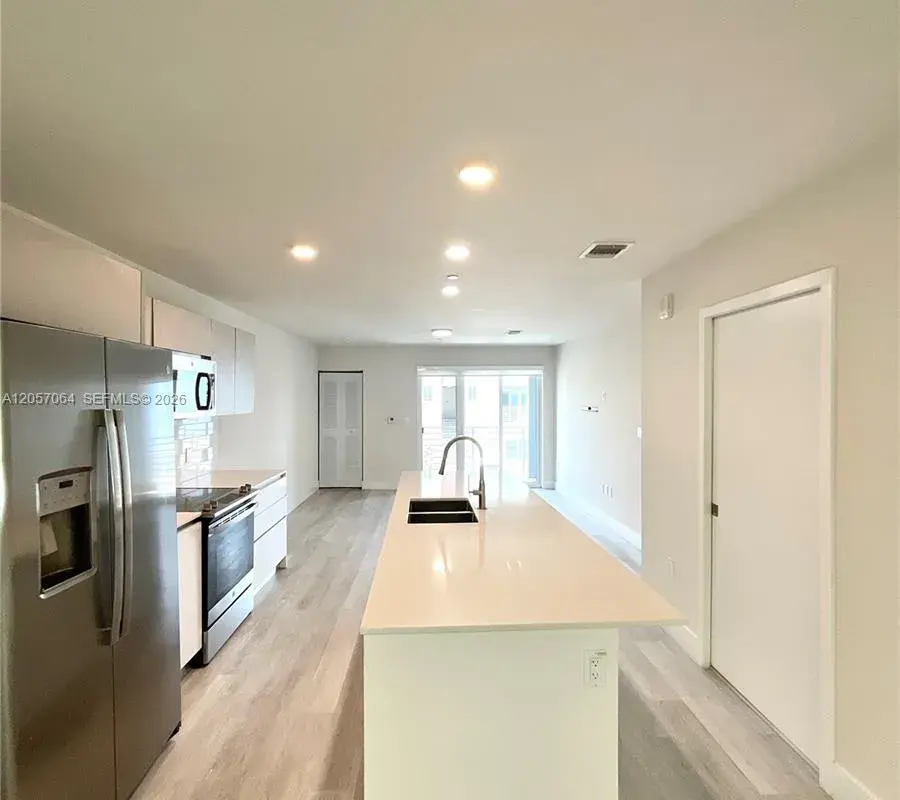 2555 NE 193rd St # 2206, Miami FL 33180