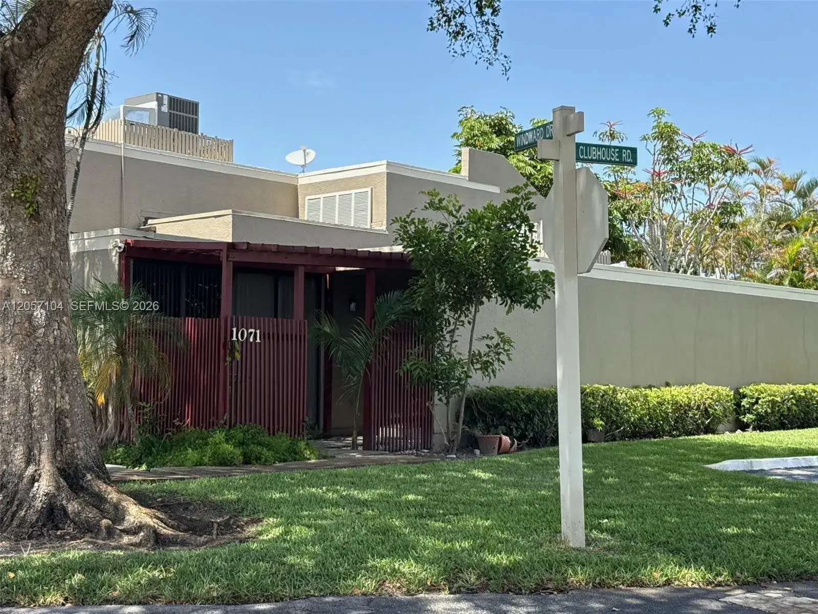 1071 Windward Dr, Pembroke Pines FL 33026