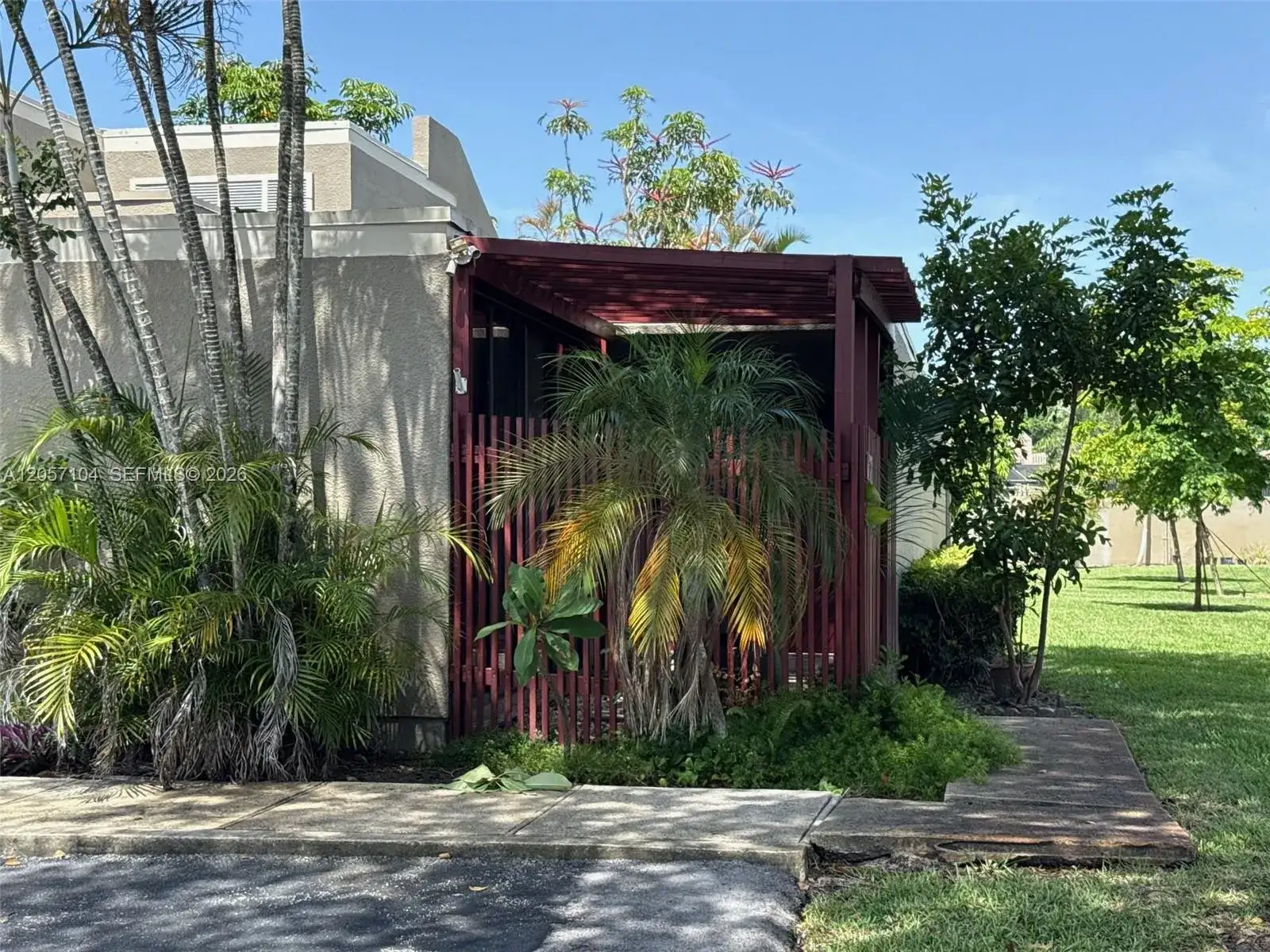 1071 Windward Dr, Pembroke Pines FL 33026 photo 2