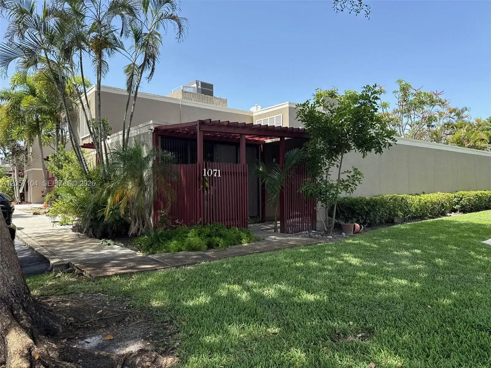 1071 Windward Dr, Pembroke Pines FL 33026 photo 3