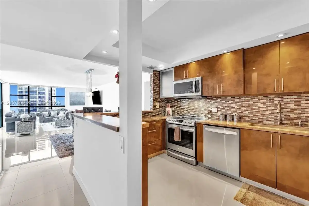 20515 E Country Club Dr # 2048, Aventura FL 33180 photo 5