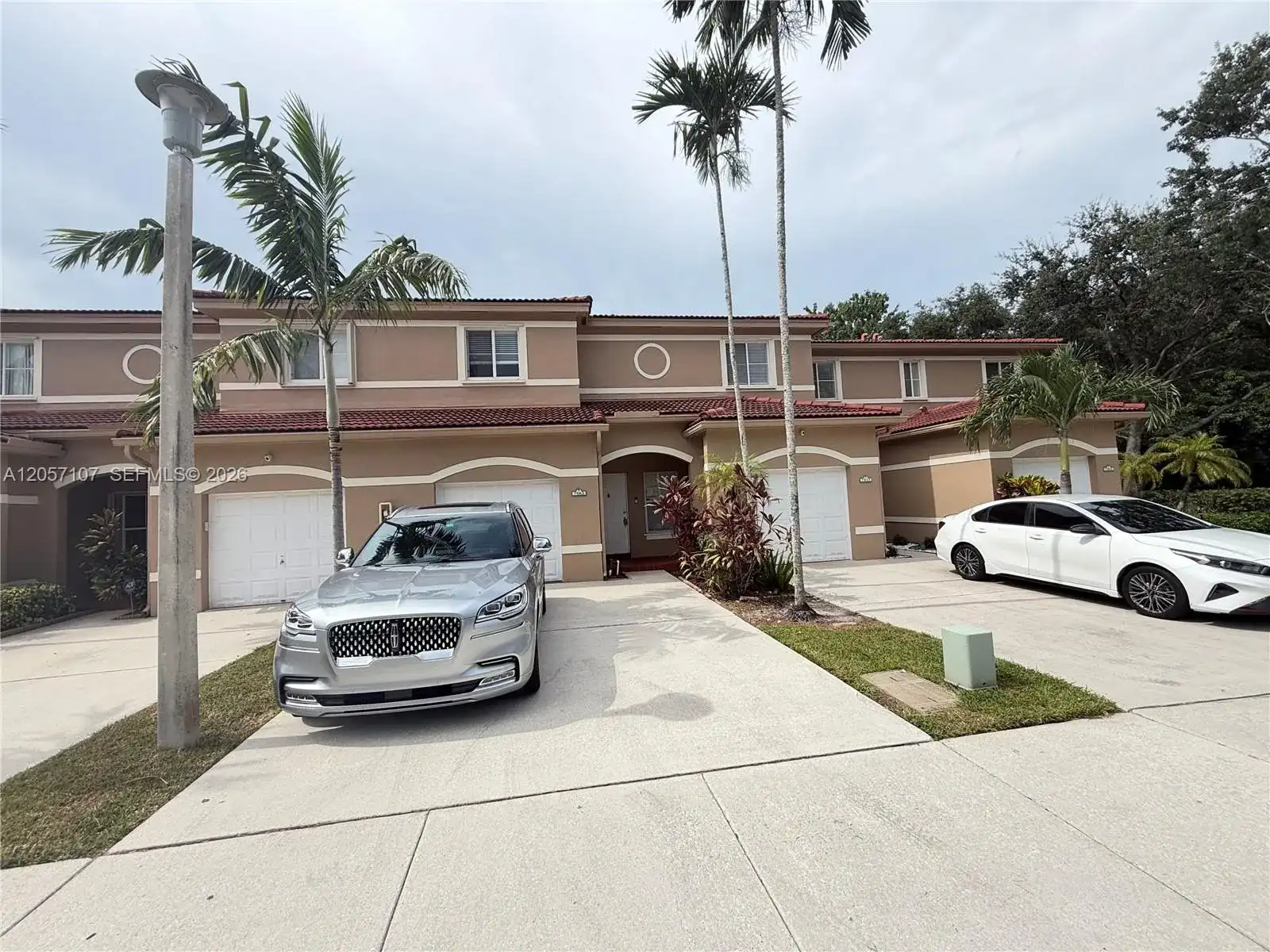 7663 N Southwood Cir, Davie FL 33328