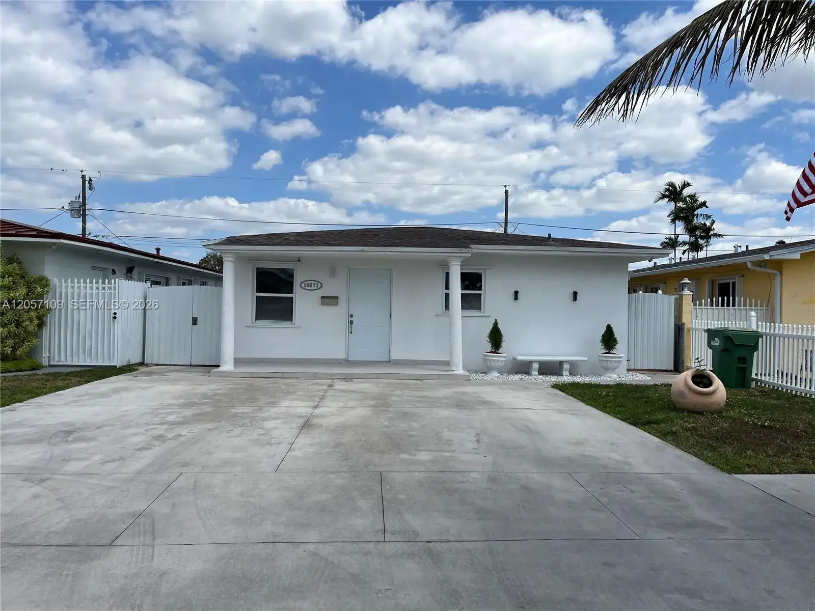 10571 SW 27th St, Miami FL 33165 photo 2