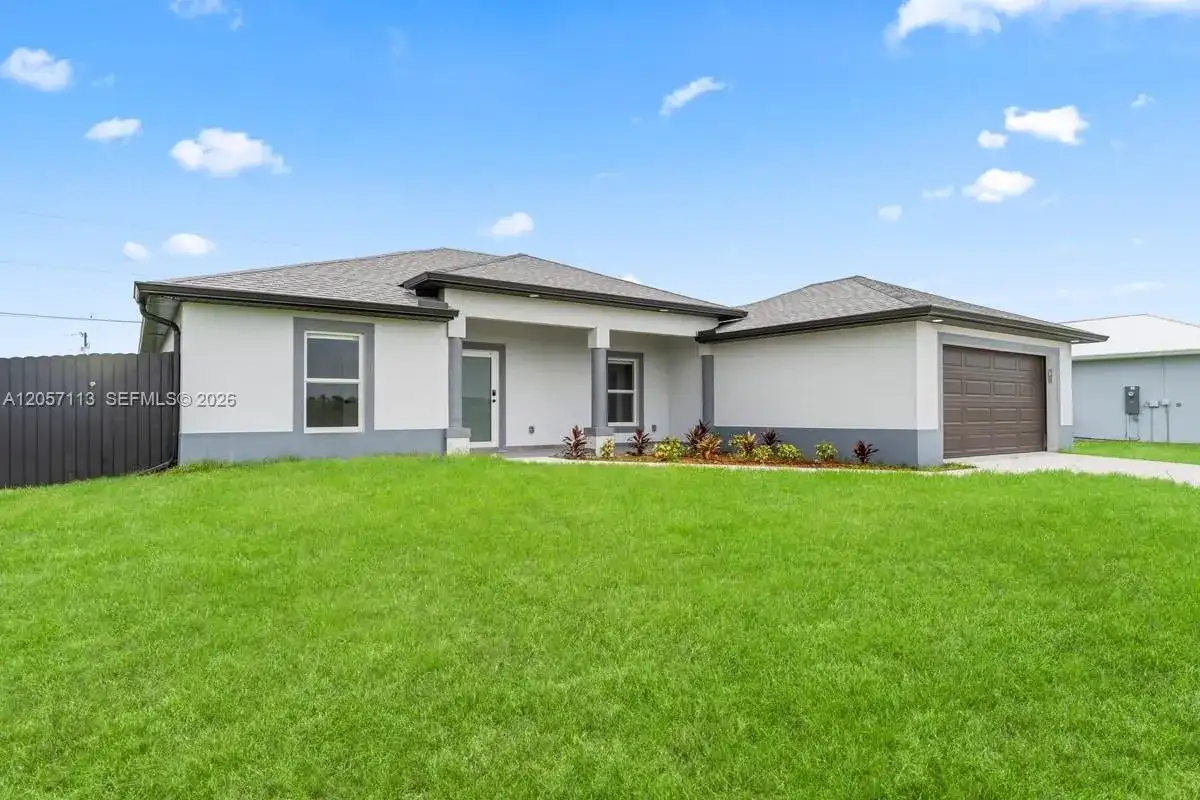 1013 NE 14th Ter, Cape Coral FL 33909 photo 3