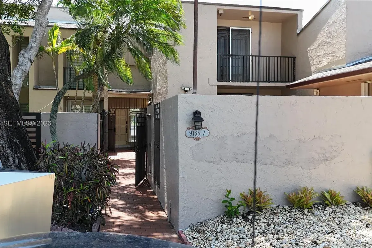 9135 Fontainebleau Blvd # 7, Miami FL 33172