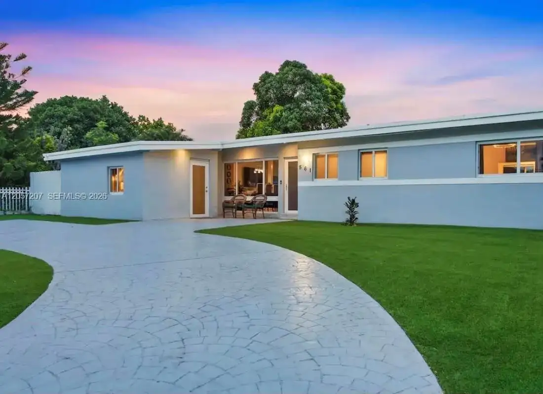 561 NE 172nd St, North Miami Beach FL 33162 photo 2