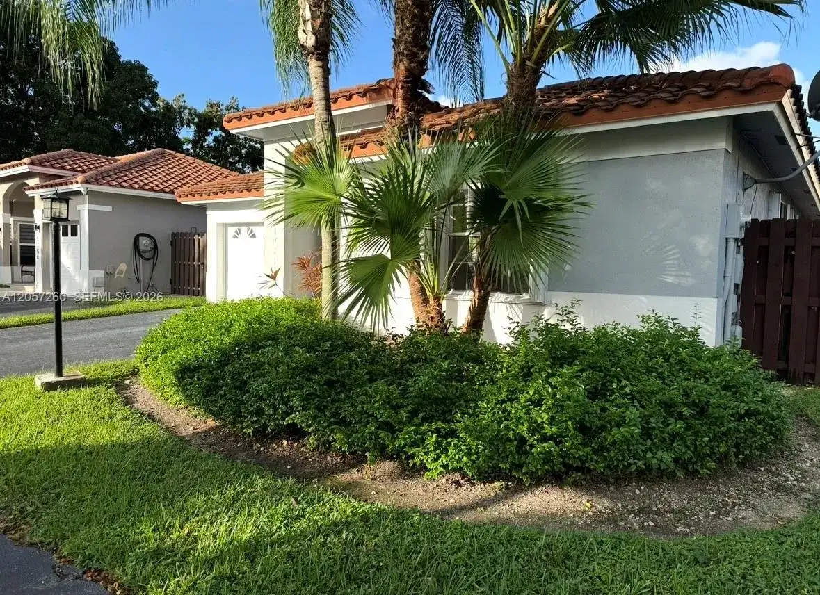 5758 NW 97th Pl, Doral FL 33178 photo 2
