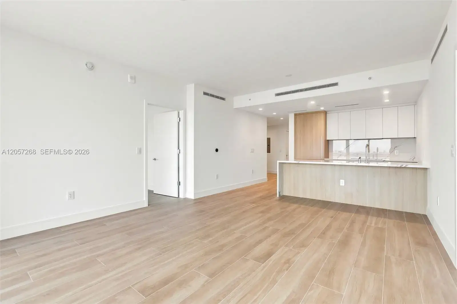 2411 Laguna Circle # 1903, North Miami FL 33181 photo 3
